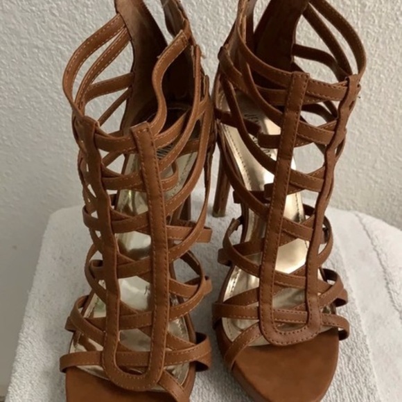 JLo pumps - Picture 3 of 5